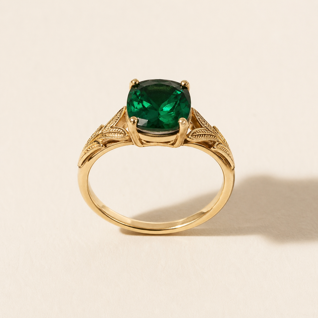 Cushion-cut lab emerald ring in 925 silver with gold-plated leaf shoulders